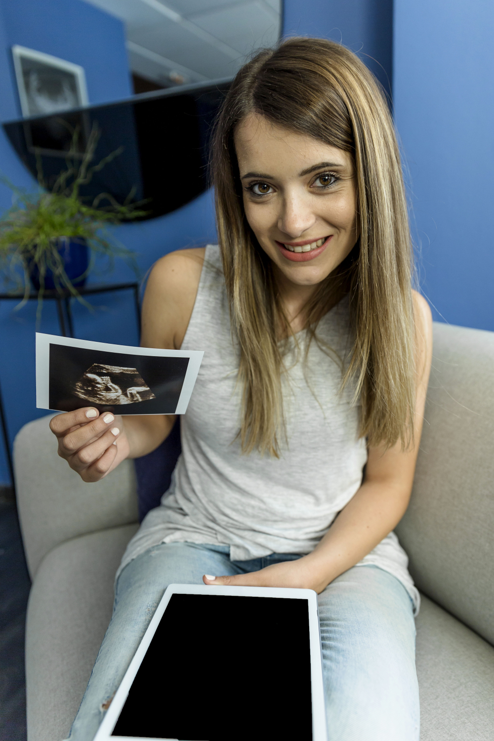 Woman showing a baby sonogram