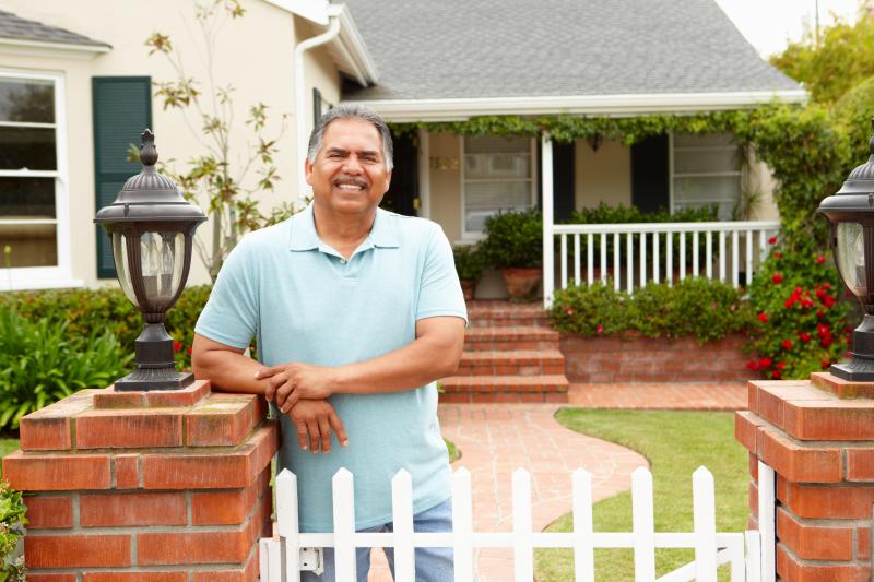 Man in front a house